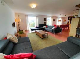 Maison lumineuse à 800m de la plage, accepte animaux, jardin grand - FR-1-418-274, готель у місті Bangor