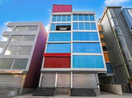 Super Townhouse Madhyamgram Chowmatha Bus Terminal Kolkata Formerly Star Guest House, ξενοδοχείο σε Madhyamgram