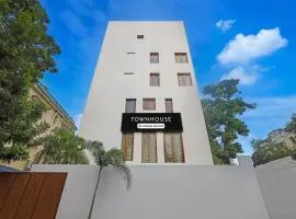Super Townhouse Passport Office Saligramam Formerly K.K Nagar Residency