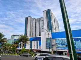 Homey Studio with Easy Pool Access Apartment at Suncity Residence By Travelio