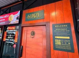SUNZI BOUTIQUE HOSTEL : ซันซิ บูทีค โฮสเทล