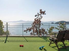 Yeosu dasi bom pension، فندق في يوسو