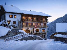 Splendid ski-in,ski-out historical chalet!, hotel a La Lechere