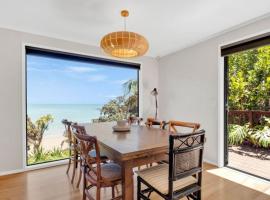 Seas The Day - Beachfront On Coopers, hotel a Coopers Beach