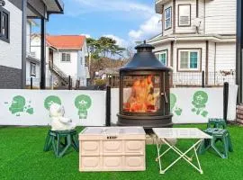 Anmyeondo Town 1967 Dog Pool Villa