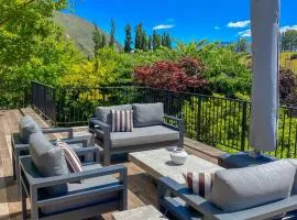 Spacious Wanaka Escape with Outdoor Living - Rippon Lea