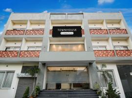 Super Townhouse Vibhuti Khand Gomti Nagar Formerly Pratham Inn, hotell i Gomti Nagar