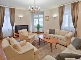 Heritage Apartment in Heart of Old Town - Free Parking
