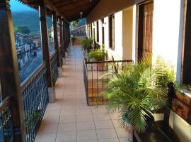 Berakah B&B- Central Park, hotel sa Copan Ruinas