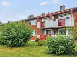 2 Bedroom Cozy Apartment In Hyltebruk