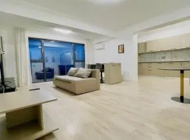 Wake up to the lake NorthSide Park Apartment