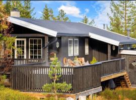 Timber Cabin With Jacuzzi By Ski Trails, hotel din Flesberg