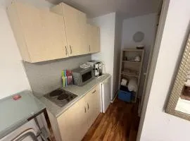 Kleine ruhige Wohnung im Nebenhaus