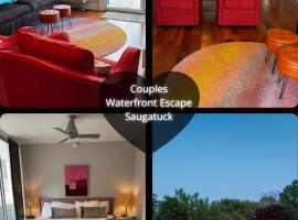 Couples Waterfront Getaway Near Beach And Trails, hotell i Saugatuck