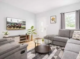 Spacious Family Retreat - Churchill Downs & Downtown