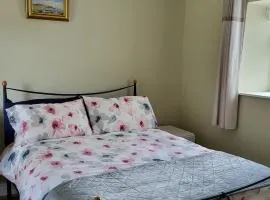 Lake lodging 1 mile from Dungloe max 2adult 1child