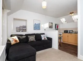 Charming 1-Bed Coastal Cottage by Holiday Homes