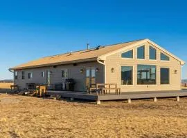 Luxury Off-Grid Cabin with Stargazing Deck & Views