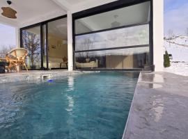 Lake & Pool Paradise, hotel v destinácii Karaula