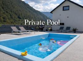 HOLIDAY HOUSE - River Bača, hotel sa Most na Soči