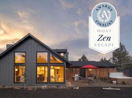 The Gem Estate by AvantStay Modern Farmhouse w Lavender Fields Hot Tub, hotel Sistersben