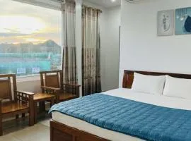 Cat Ba Manh Vuong Central Hotel