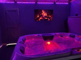 Romantic getaway with private hot tub, hotel di Belfast