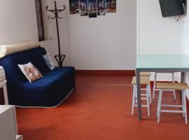 Bel Appartement Fonctionnel,2 grandes chambres separer plus un bz,WI FI,Clim, Hotel in Digoin