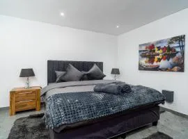 Hout Bay Gem - Elise Way