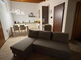 Modern 2-Bedroom flat with Balcony & Scicli View, hotel a Scicli