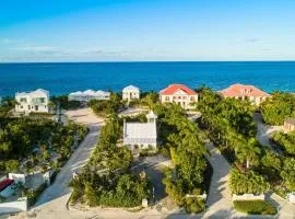 Nutmeg Cottage 1BR Cozy Retreat & Poolside Bliss