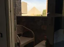 Youssef Pyrameds View INN