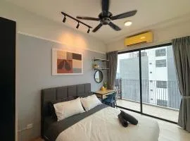 Cozy 3BR Home, Emporis KD Near Segi Uni, IOI Mall & Thomson Hospital