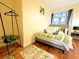 Modren Studio Apartment - Near Luton Station