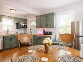 Charming home near Churchill Ds and Expo Center