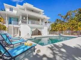 Harbor View Retreat with Heated Pool, Wraparound Decks & Sunset Vibes - Sunset Harbor - Roelens