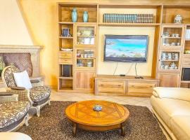 Villa Smeralda - 3 bedroom and Jacuzzi, hotel v destinaci Arzachena