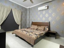 Beautiful villa in bahria town karachi, khách sạn ở Karachi