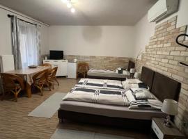 Szilvia Panzió, hotel i Tolna