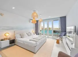 Bright & Modern Suite for Couples