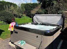 Foxes Reach - nrTintern Wye Valley hot tub EV, Hotel in Trelleck