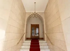 Suite Apartment Cenacolo Vinciano, Undermyname