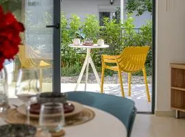 Mouratti New Luxury Garden Apartment