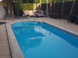 5 bedroom house near Paris, hôtel à Eaubonne