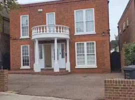 First Class Luxurious Apartment London Finchley