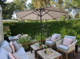 Luxe Chalet met prachtig terras op de Veluwe , veel privacy