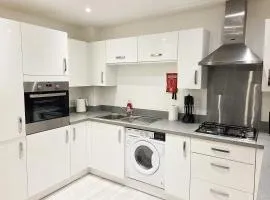 Modern 3-Bed New Build with 3 Bathrooms, Free Parking & VAT Included