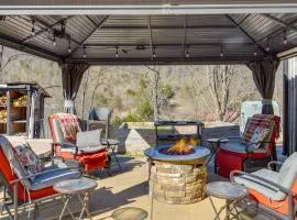 Cozy Couples Studio with Hot Tub in Hickman