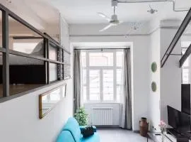 Spacious Loft Steps from Trevi Fountain