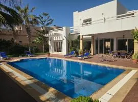 Spacious 3 bed 2 bath villa with Garden and Pool